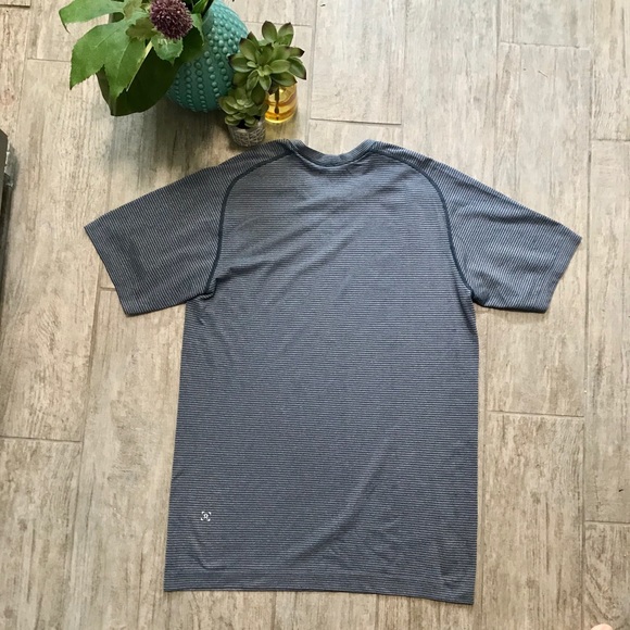 Lululemon Metal Vent Tech Short Sleeve - Picture 3 of 6